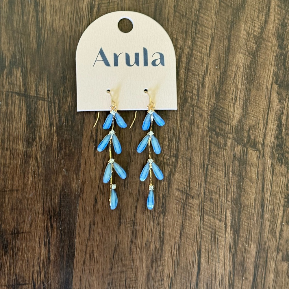 Arula Resin leaf dangle earring - Picture 8 of 12